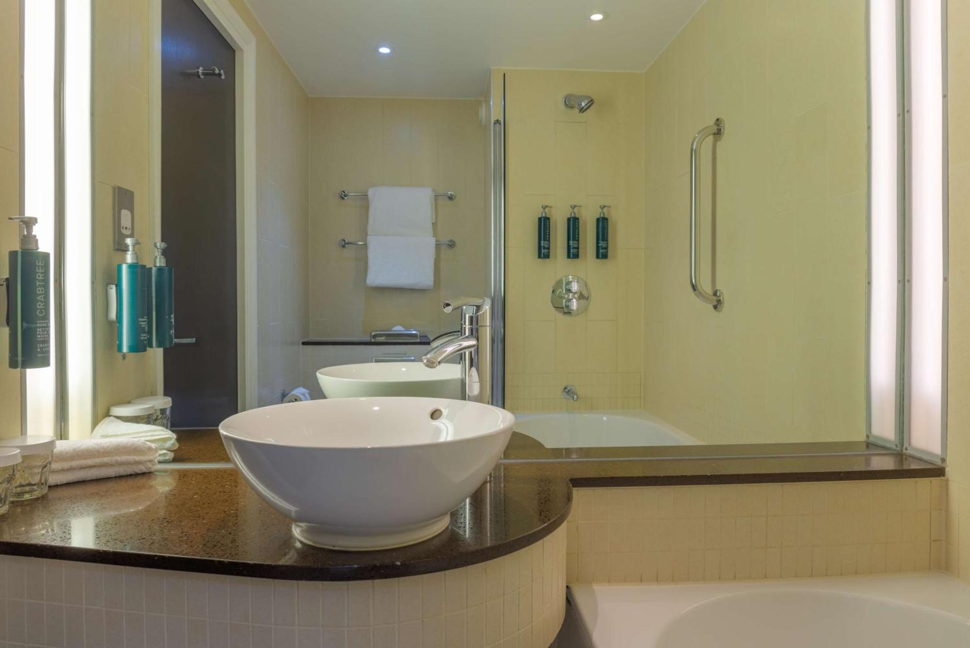 Doubletree By Hilton London Heathrow Airport Hotel Hounslow