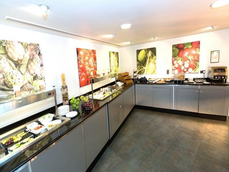 Doubletree By Hilton London Heathrow Airport