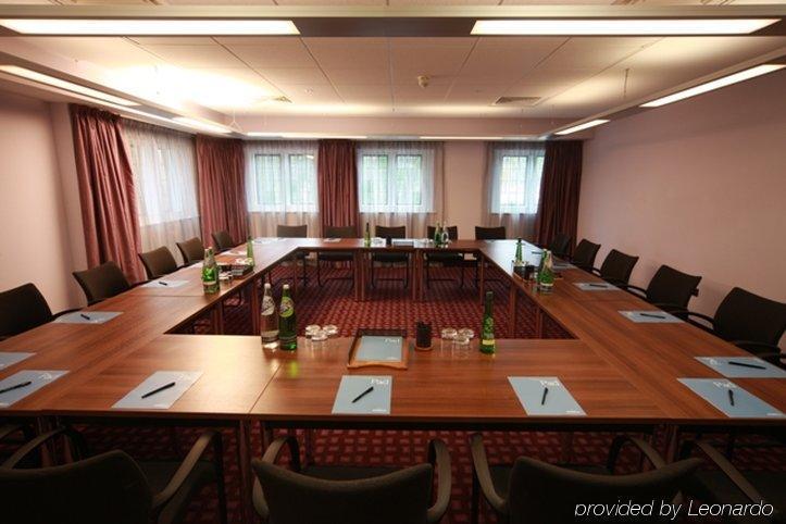 Doubletree By Hilton London Heathrow Airport Hotel Hounslow