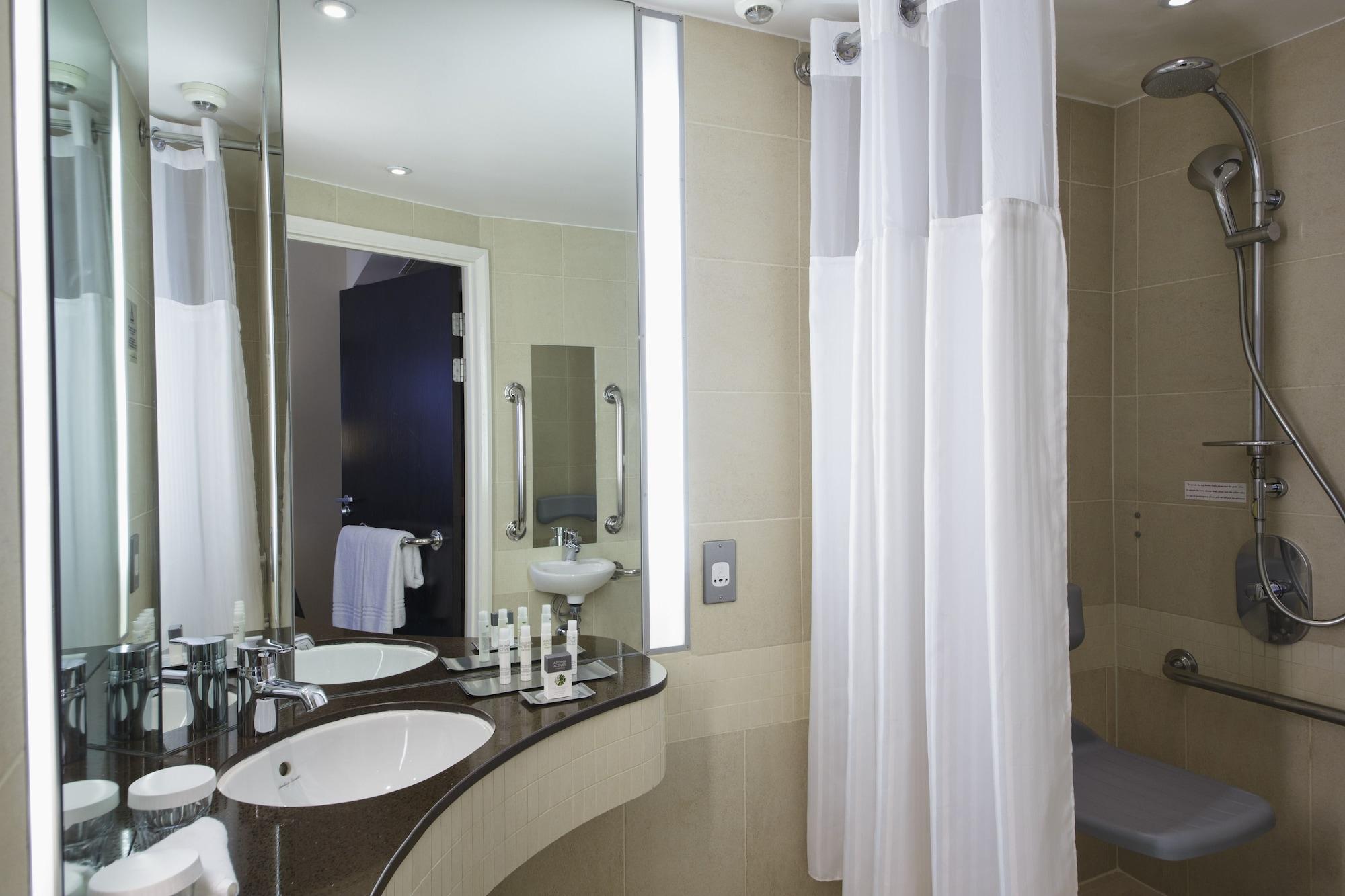 Doubletree By Hilton London Heathrow Airport Hotel Hounslow